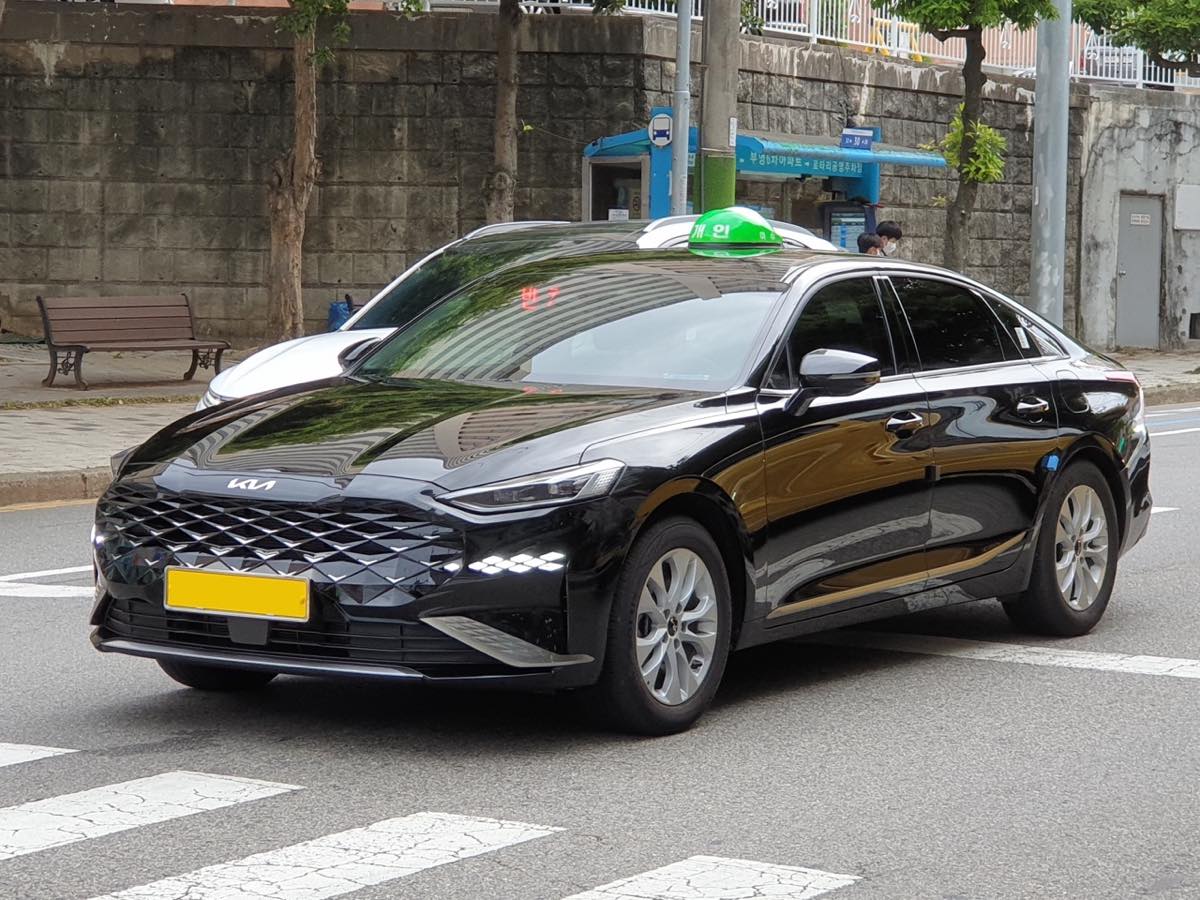 Black Kia K8 deluxe taxi in Korea