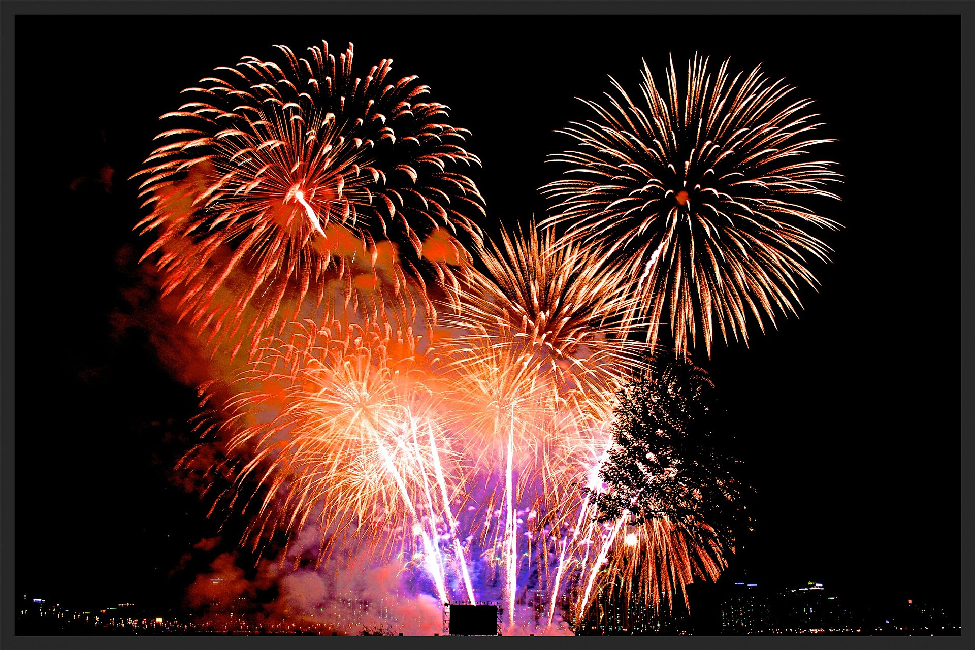 Seoul International Fireworks Festival previous edition display over the Yeouido skyline