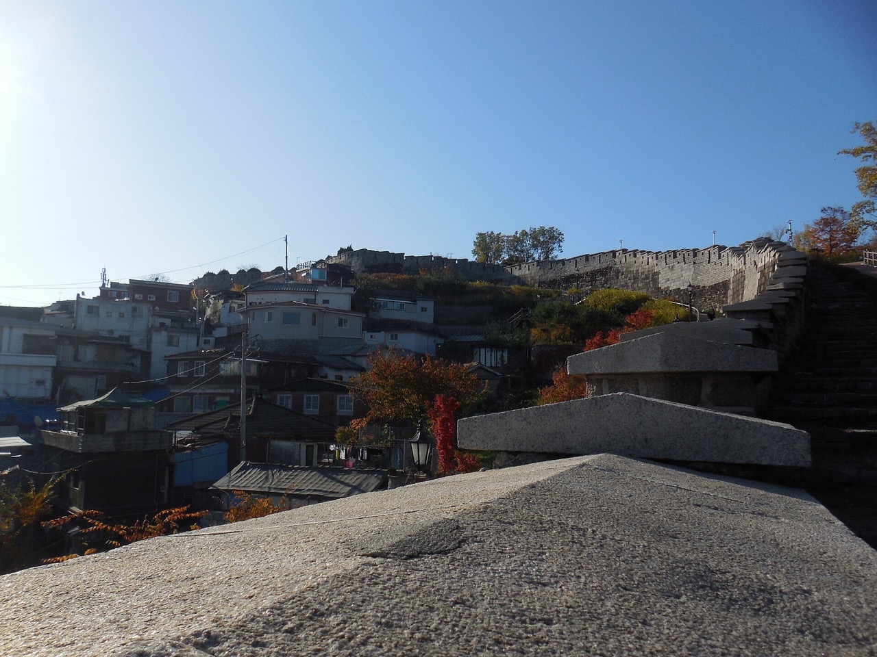 Stone Seoul City Wall following the ridge at Naksan