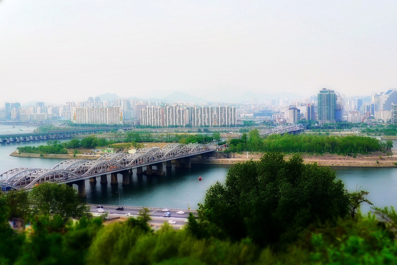 Nodeul Island and Hangang Bridge viewed across the Han River in Seoul