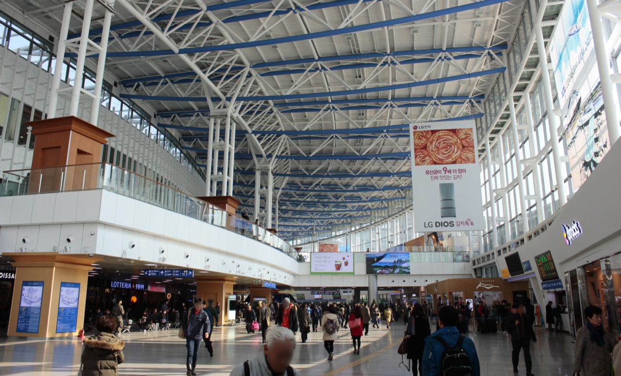 Wide interior concourse at Seoul Station