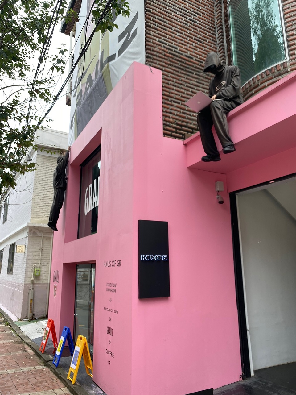 Street scene in the Seongsu neighborhood north of Seoul Forest