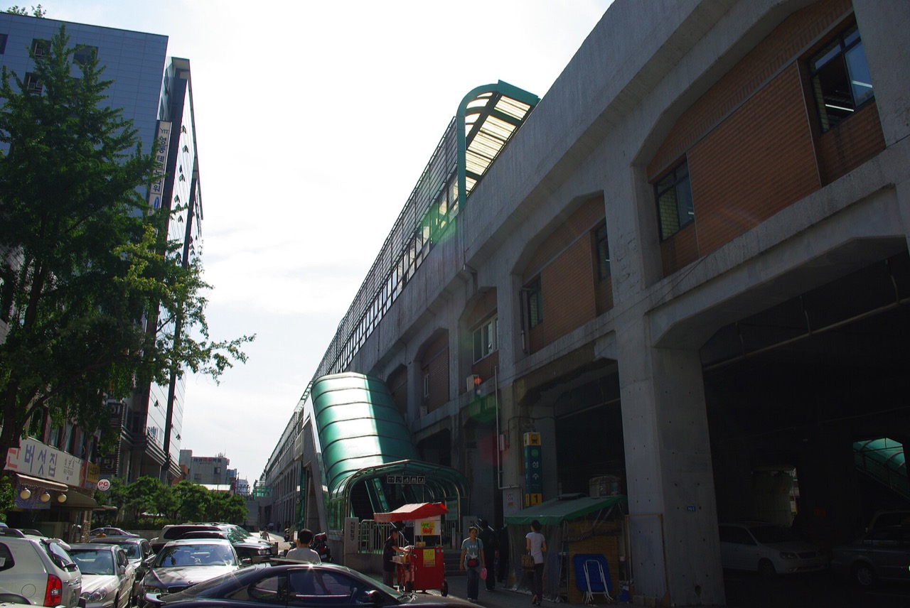 Exterior of Seongsu Station on Seoul Subway Line 2